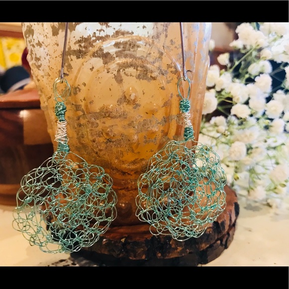 🧜🏼♀️ Handmade Crocheted Wire Earrings - Picture 3 of 3